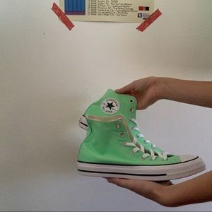 NEVER BEEN WORN mint converse